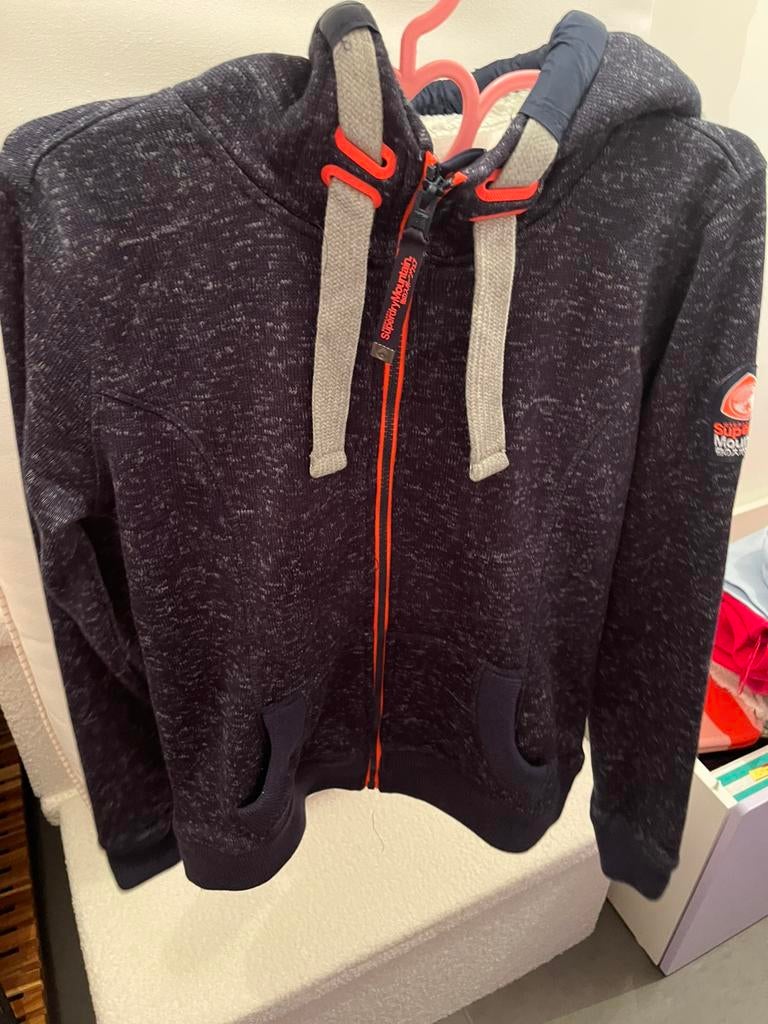Pull capuche neuf superdry M, Enlèvement ou Envoi