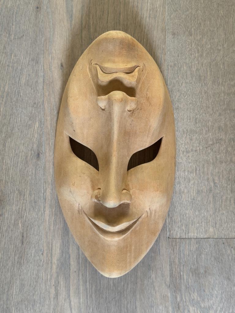 Masker uit Indonesië, Ophalen