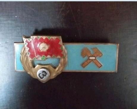 Vintage Hongaarse militaire mechanici / socialist badge, Verzamelen, Ophalen of Verzenden