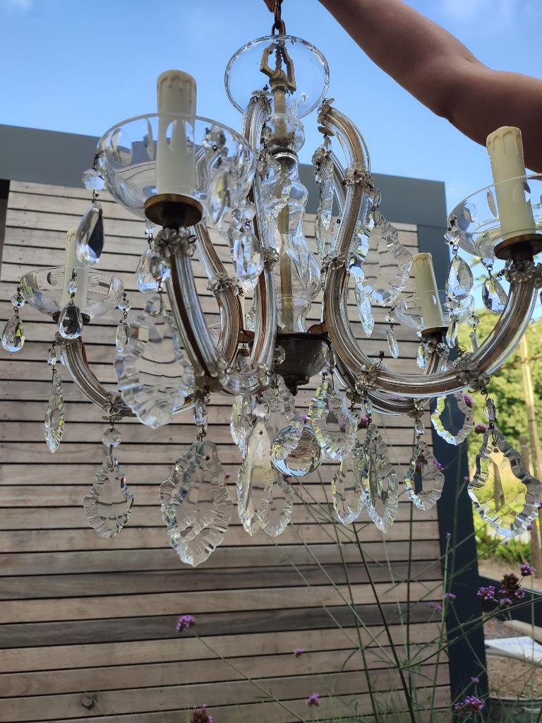 lustre Marie-Thérèse à pampilles, Ophalen