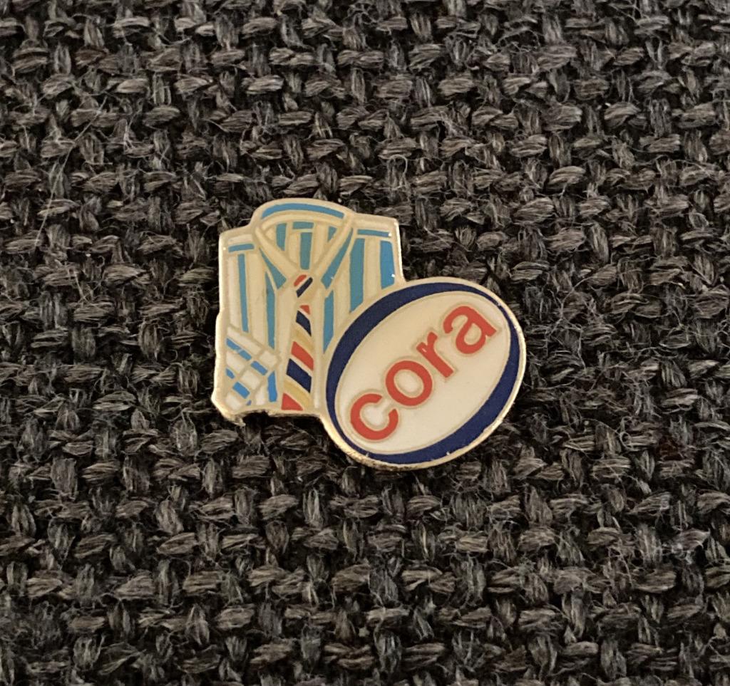 PIN - CORA, Collections, Envoi, Utilisé, Autres sujets/thèmes, Insigne ou Pin's