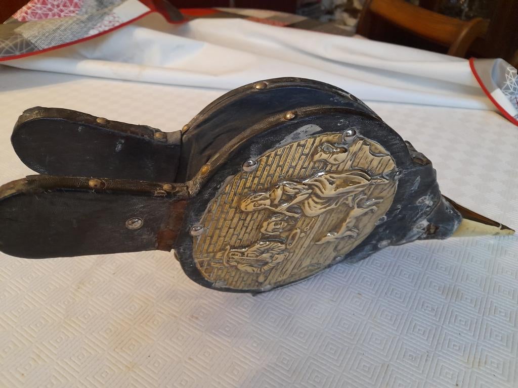 Soufflet décoré plaque en cuivre, recouvert cuir noir., Enlèvement ou Envoi, Cuivre