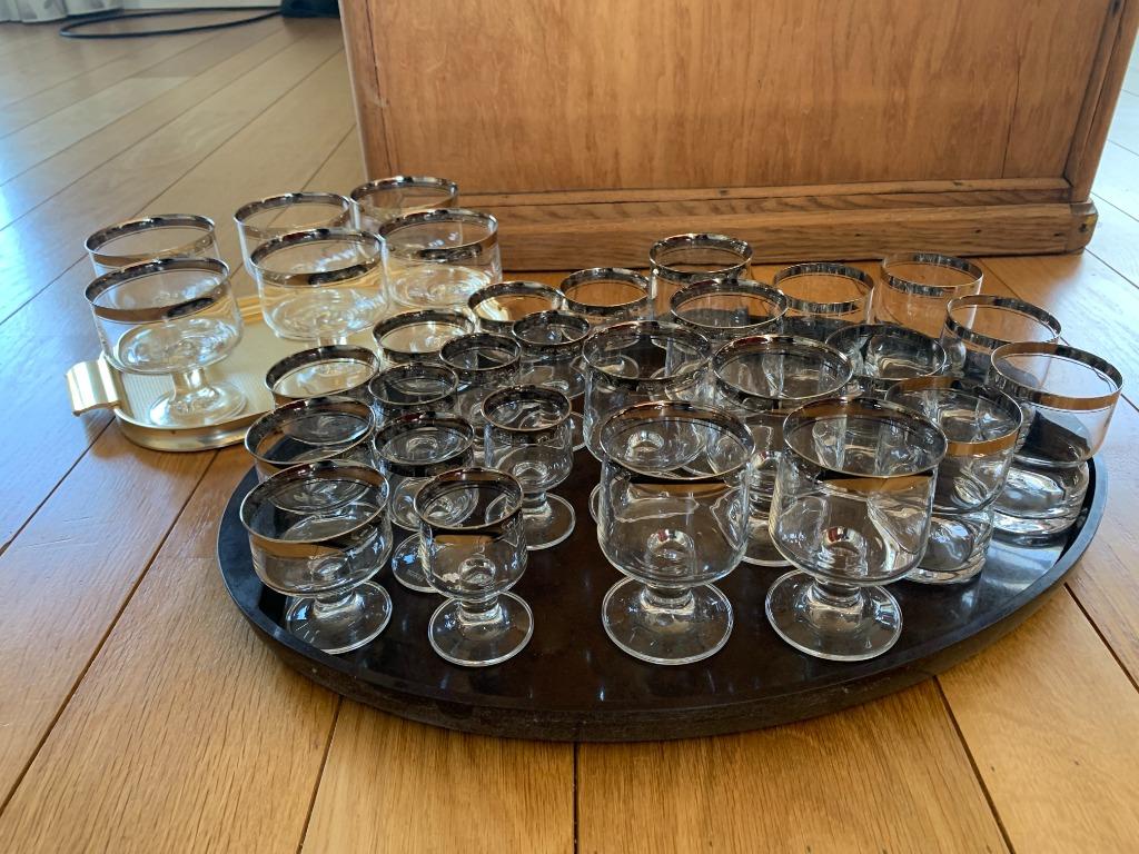 Vaisselle en verre des années 70 Thomas Rumba, Enlèvement