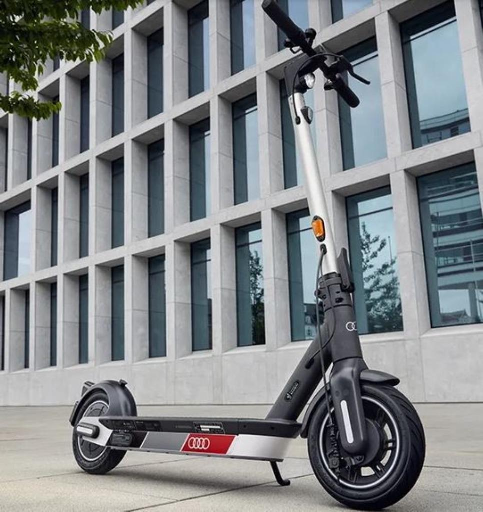 Audi elektrische step, Fietsen en Brommers, Ophalen, Zo goed als nieuw, Elektrische step (E-scooter), Segway Ninebot