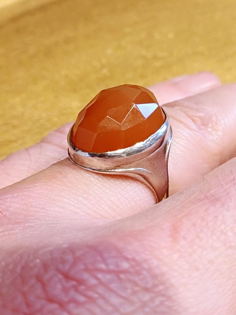 Bague en argent ornée d'une grande cornaline, Enlèvement ou Envoi, Bague