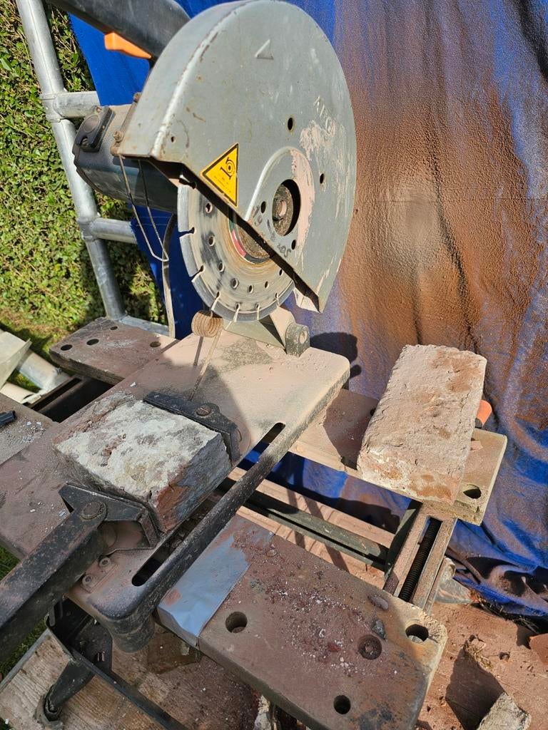 La machine à scier AEG Stone peut également couper du métal,, Bricolage & Construction, Outillage | Meuleuses, Enlèvement ou Envoi