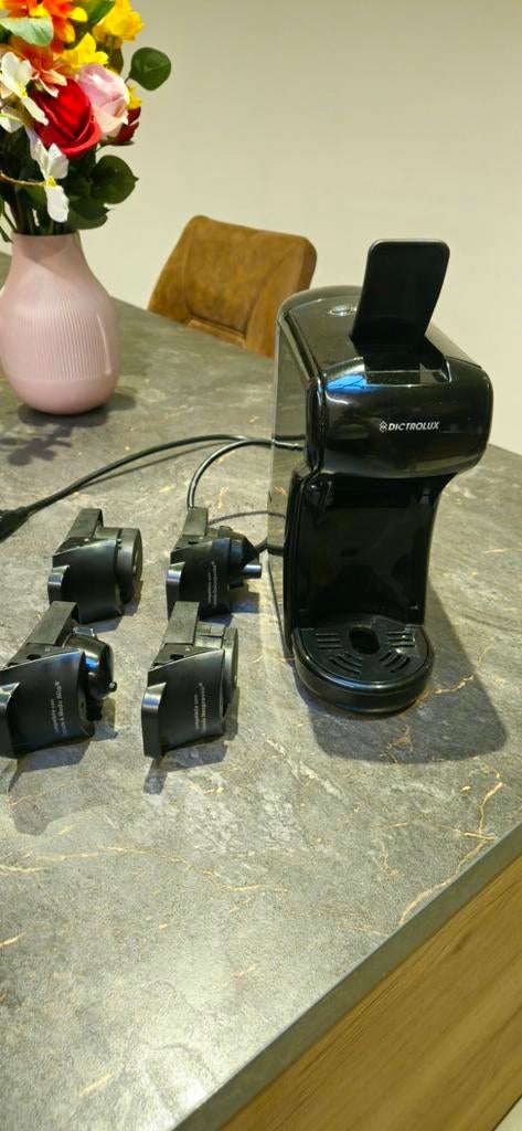 4 in 1 koffiezetapparaat, Ophalen, Zo goed als nieuw, Koffiepads en cups, Afneembaar waterreservoir