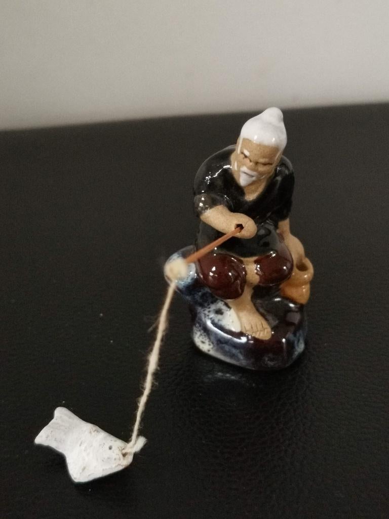 beeldje van chinese visser met hengel en vis (3), Ophalen of Verzenden, Zo goed als nieuw, Mens