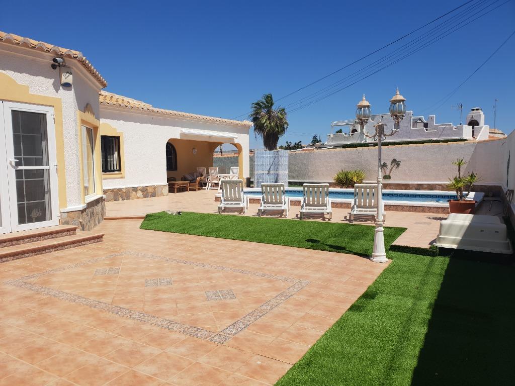A louer villa individuelle sur 800m² avec piscine privée 8x4, Propriétaire, Village, Maison de campagne ou Villa, 3 chambres à coucher