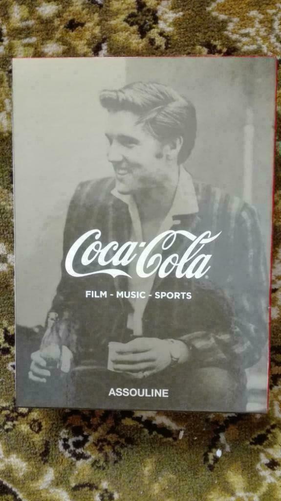 72) box Coca Cola Film/Muziek/Sport ( Assouline ), Enlèvement ou Envoi, Utilisé, Autres sujets/thèmes