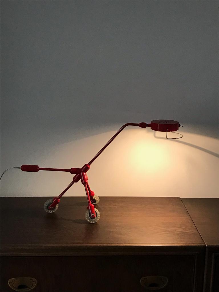 IKEA KILA Tripod Red Dog Lamp  by Harry Allen, Ophalen, Zo goed als nieuw, Metaal, Vintage