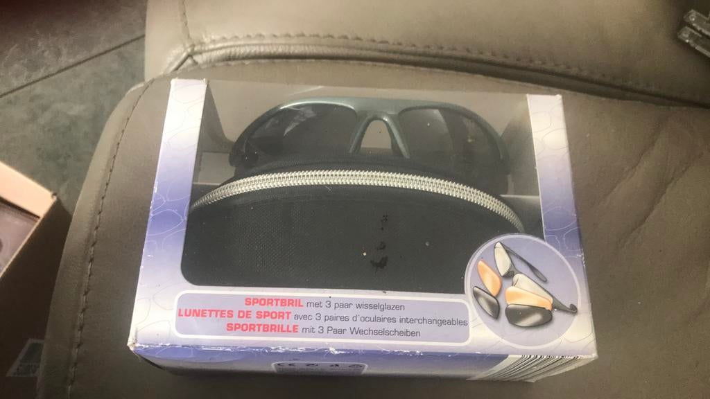 Zonnebril nieuw sportbril, Enlèvement ou Envoi, Comme neuf, Lunettes de soleil
