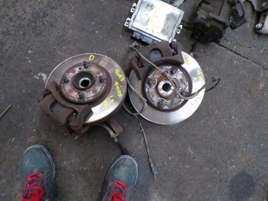 Moyeu avant gauche Ford Fiesta 6 1.4TDCi 50kw 2008-2012, Enlèvement, Utilisé, Ford