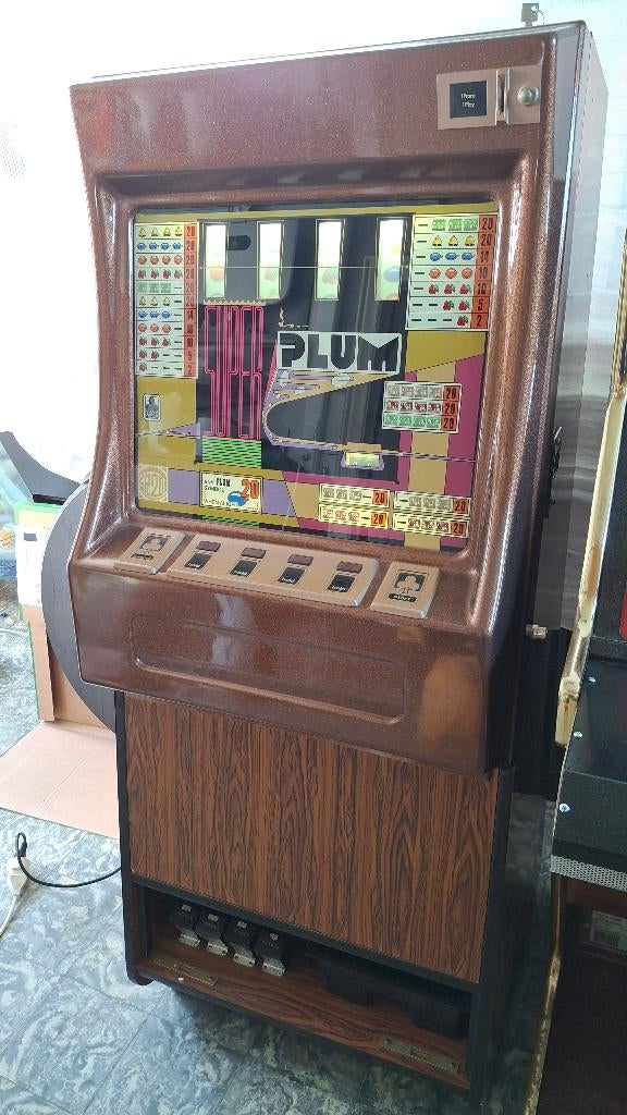 Antieke gokautomaat SUPER PLUM 1976, Ophalen, Gebruikt, Met sleutels