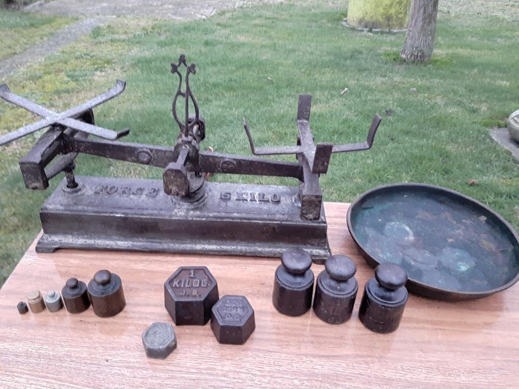 Brocante weegschaal met gewichten, Ophalen