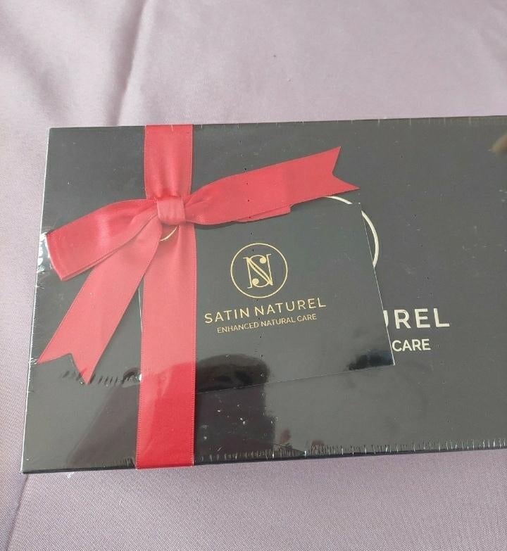 Coffret de soins Satin Naturel 7 soins pour le bain, Bijoux, Sacs & Beauté, Beauté | Soins du corps, Enlèvement ou Envoi, Neuf