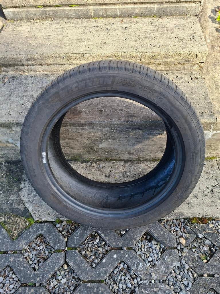 1 Pneus Michelin hiver 225/45/R17 très bonne état, Autos : Pièces & Accessoires, Enlèvement