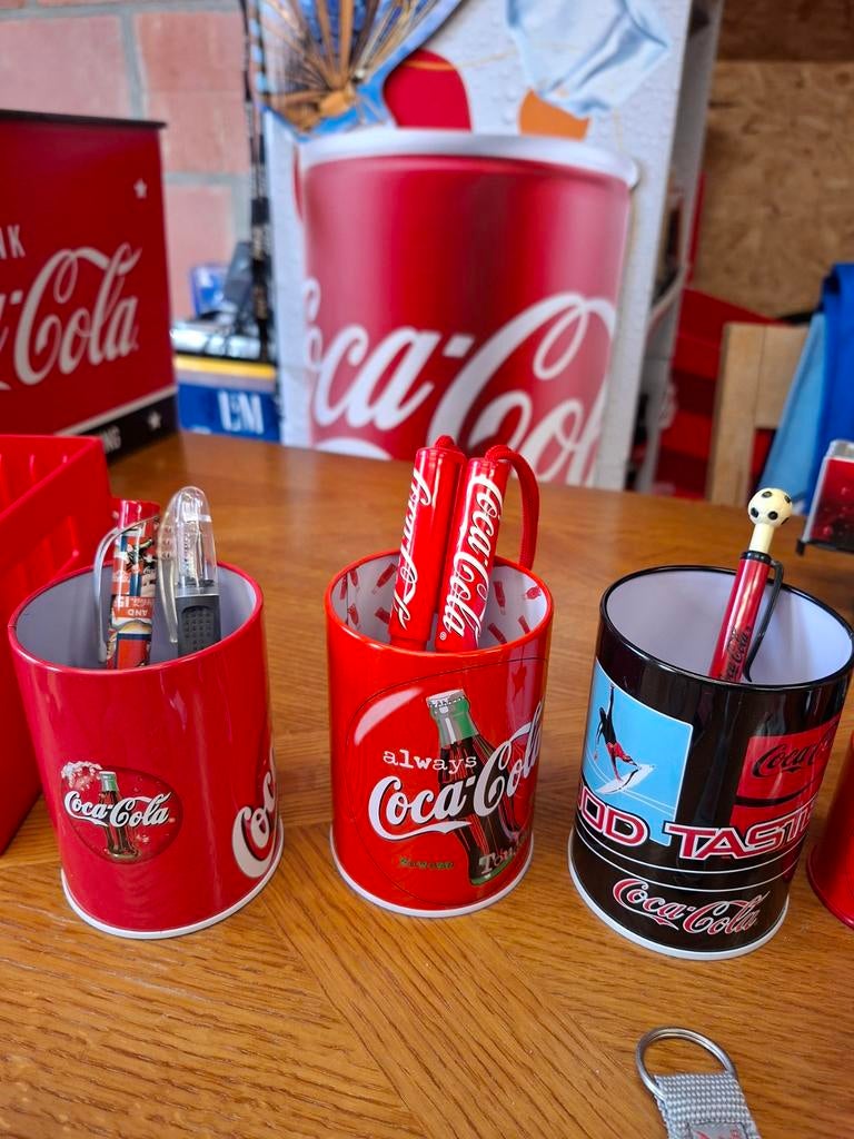 Stylos à plume Coca Cola avec supports assortis, Collections, Enlèvement ou Envoi, Comme neuf, Ustensile