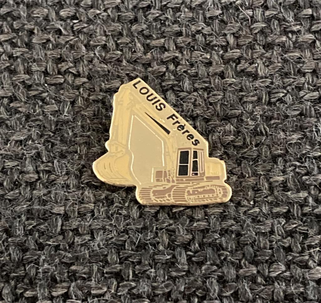 PIN - LOUIS FRERES - GRIJPKRAAN - BOUWWERKEN, Verzamelen, Verzenden, Gebruikt, Overige onderwerpen, Speldje of Pin