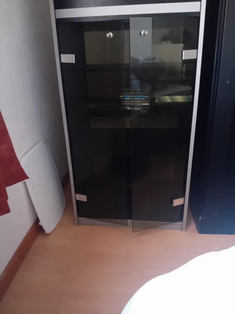 Meuble télévision, Comme neuf