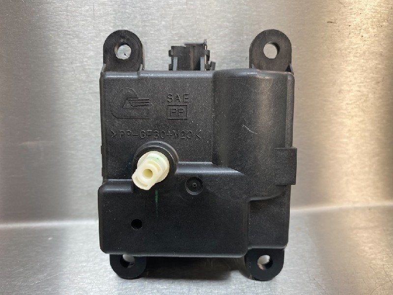 KACHELSTELMOTOR Nissan X-Trail (T30) (|3F12030850|), Gebruikt, Nissan
