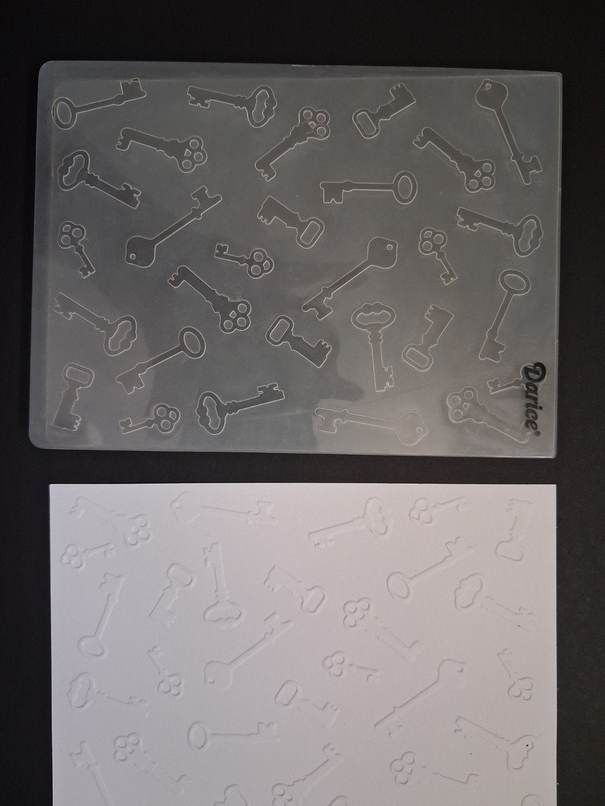 Embossing Folder - Darice - Keys, Hobby en Vrije tijd, Ophalen