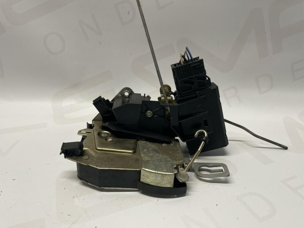 Deurslot mechaniek linksvoor BMW E36 8122417, Gebruikt, -, -, Ophalen of Verzenden