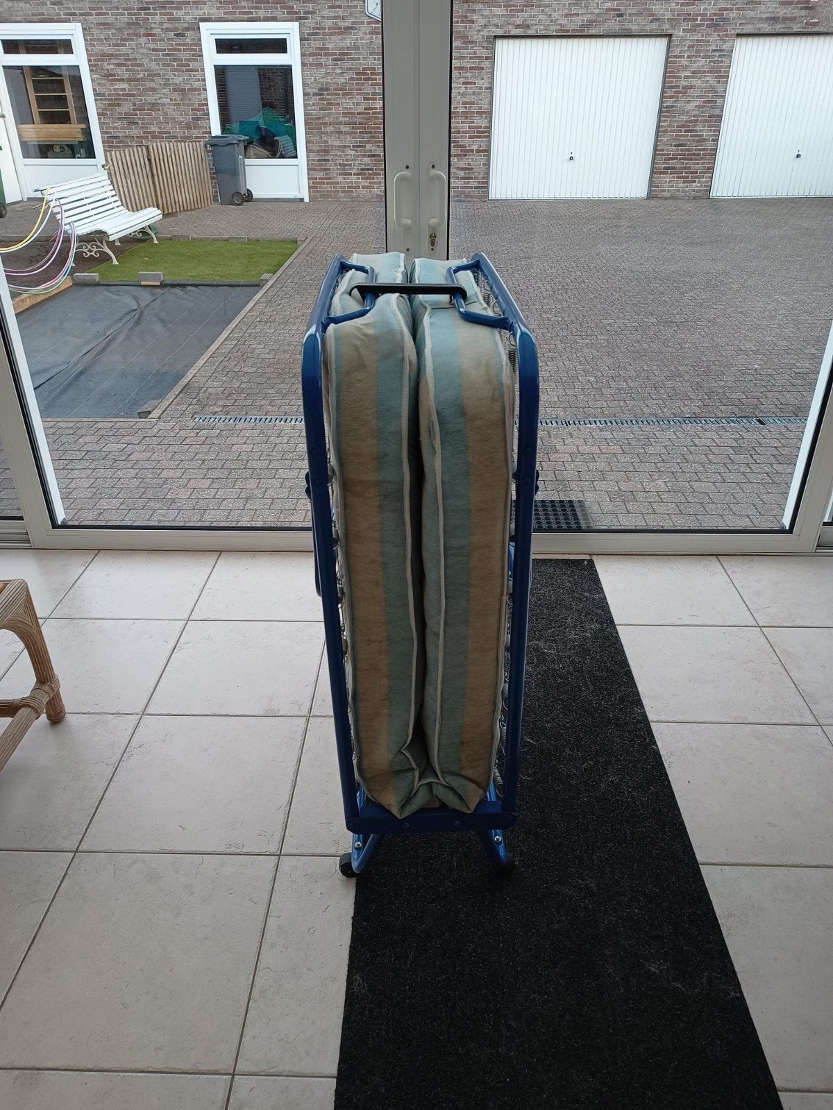 Logeerbed, Ophalen