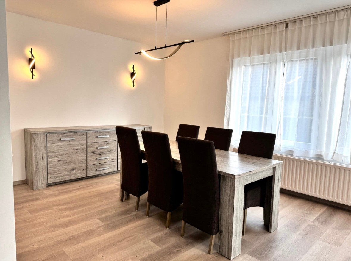 Table avec 6 chaises et buffet, Antiek en Kunst, Ophalen