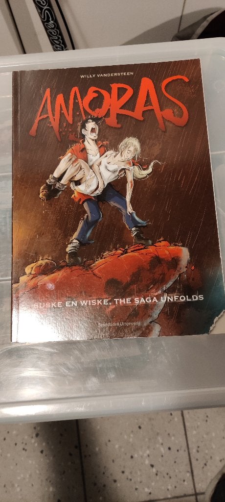 Amoras - 1 - Suske en Wiske, the saga unfolds, Ophalen, Willy Vandersteen, Eén stripboek, Zo goed als nieuw