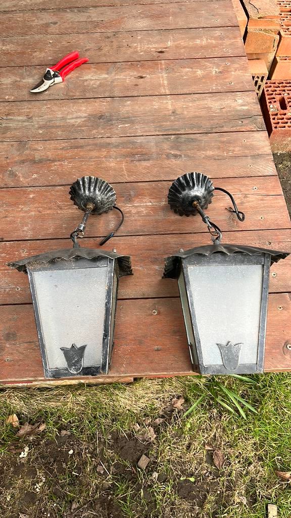 Twee lampenkappen/ gietijzer en glas, Tuin en Terras, Buitenverlichting, Ophalen, Gebruikt, Hanglamp, Netvoeding