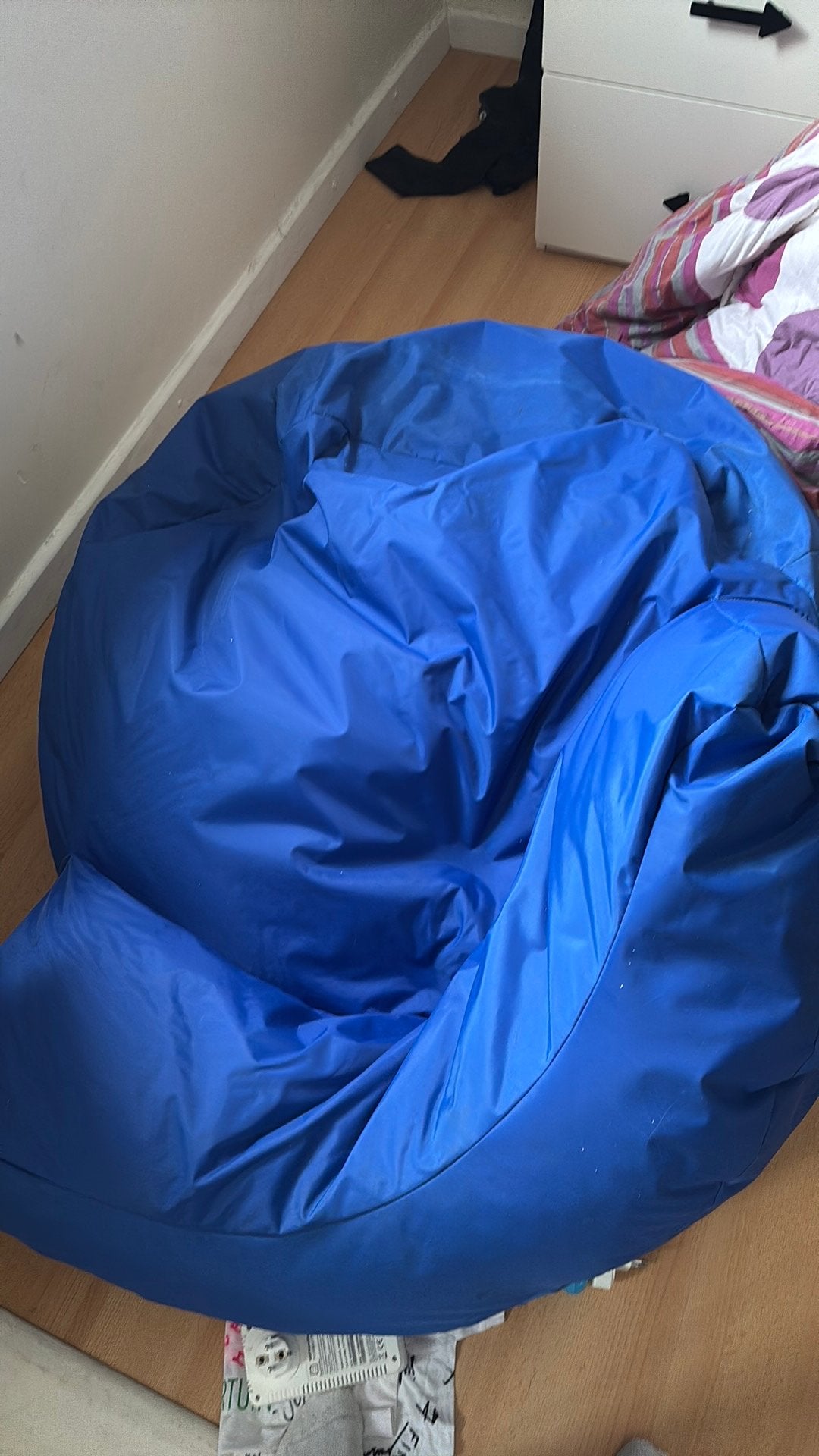Blauwe zitzak met witte verf op, Huis en Inrichting, Ophalen, Zo goed als nieuw, Zitzak