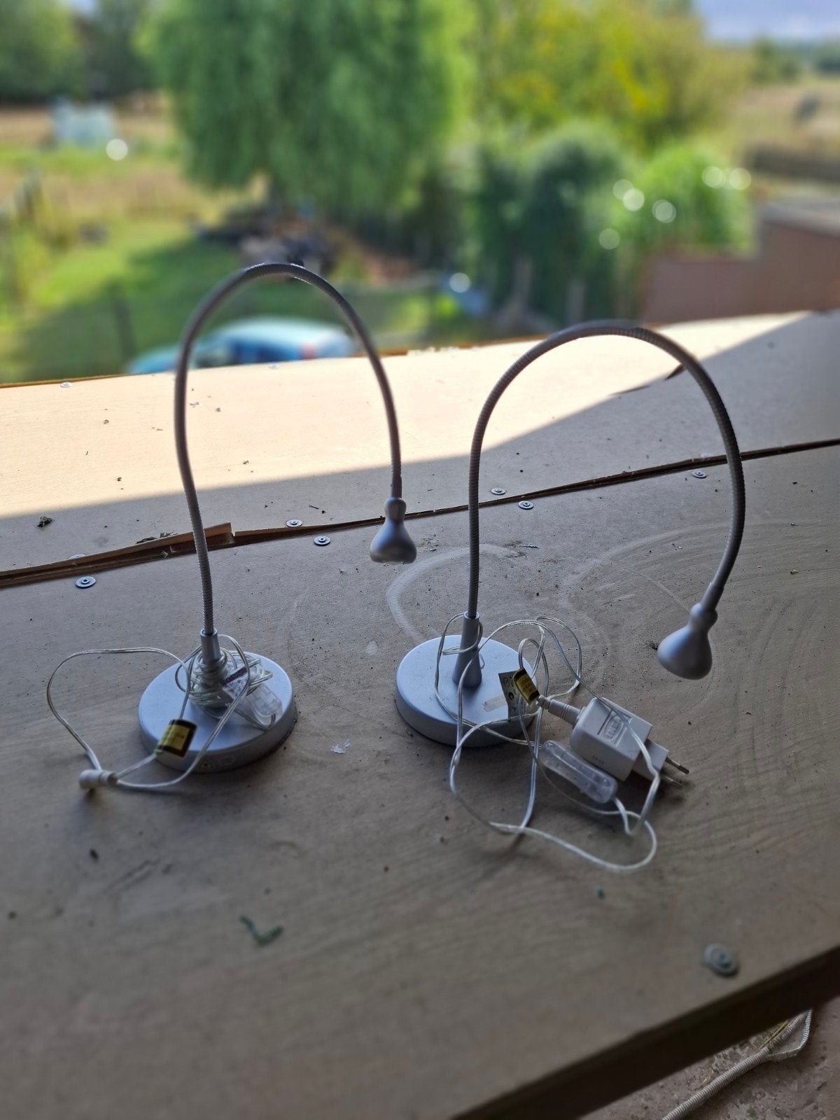 Titel: Set van 2 zilveren IKEA Jansjö flexibele bureaulampen, Enlèvement ou Envoi, Blanc, Lampe de bureau, IKEA