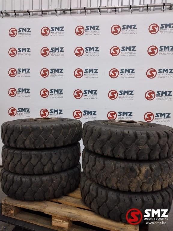 Occ pneu industriel Dunlop 8.25-15, Utilisé, Autres marques, Autres pièces automobiles