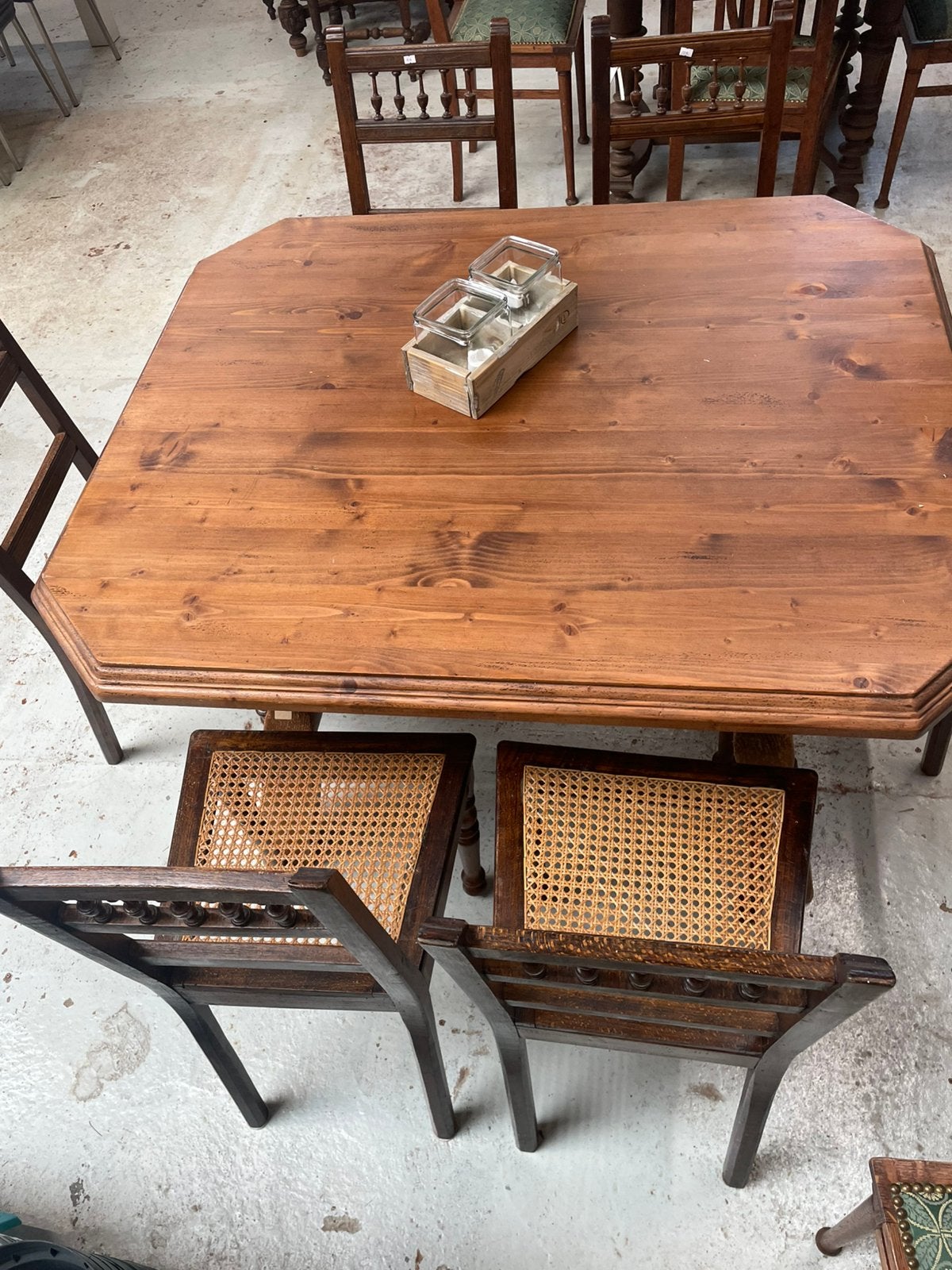 Massief houten tafel + 6 stoelen, Huis en Inrichting, Ophalen, Zo goed als nieuw
