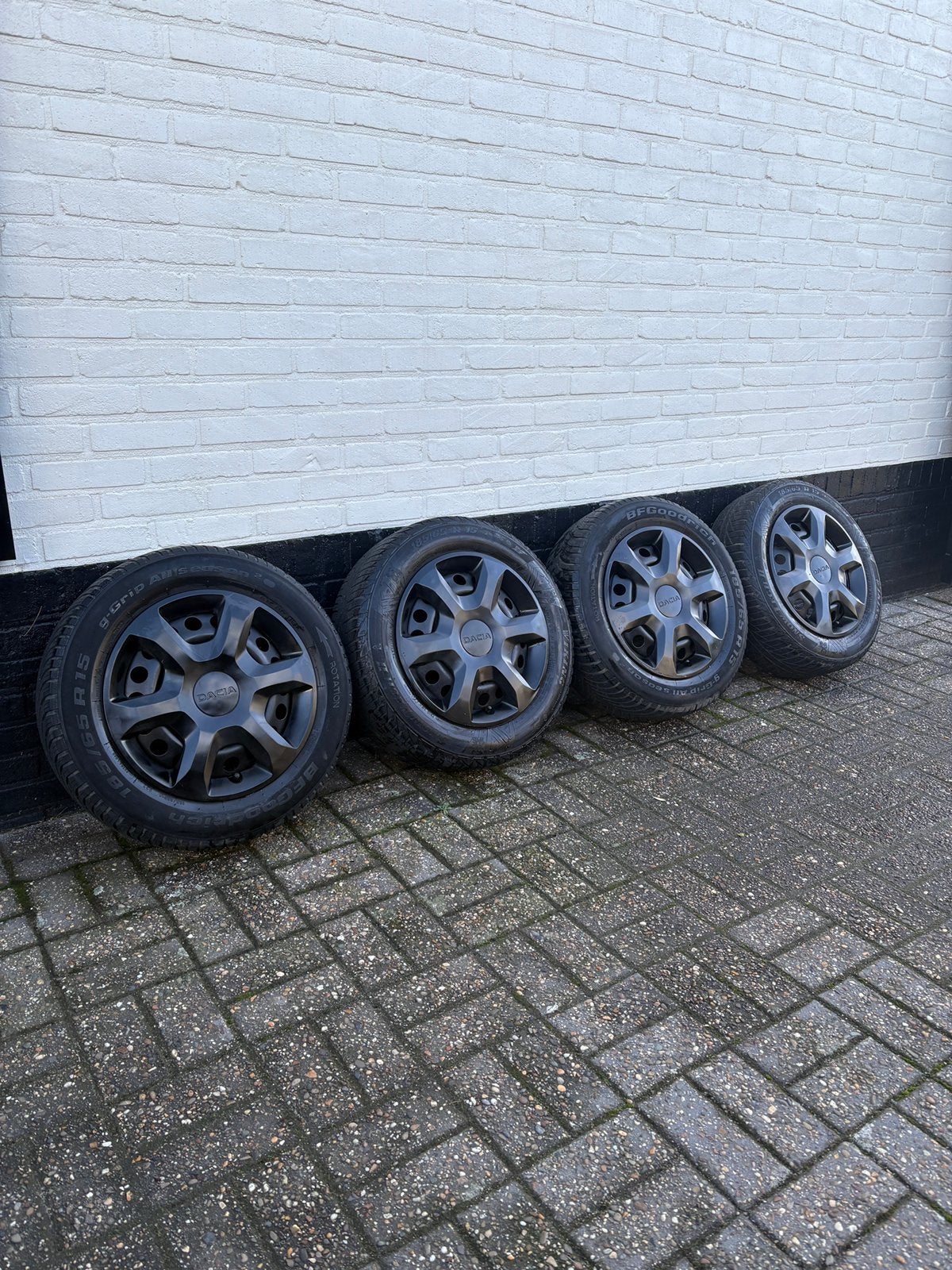 Dacia / Renault / 15 inch velgen met all season banden, Ophalen, 15 inch, Winterbanden, Band(en)