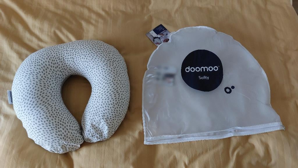 Doomoo softy voedingskussen 150cm (grijs/wit gespikkeld), Ophalen, Zo goed als nieuw, Kraamcadeau