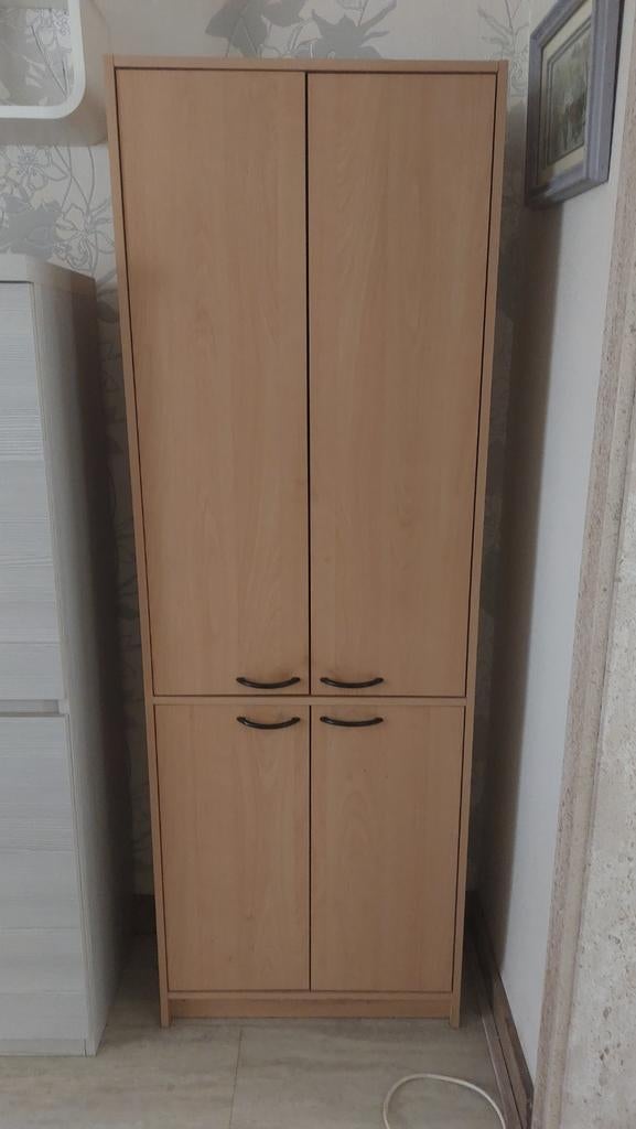 4 deurs kast met leggers, Ophalen