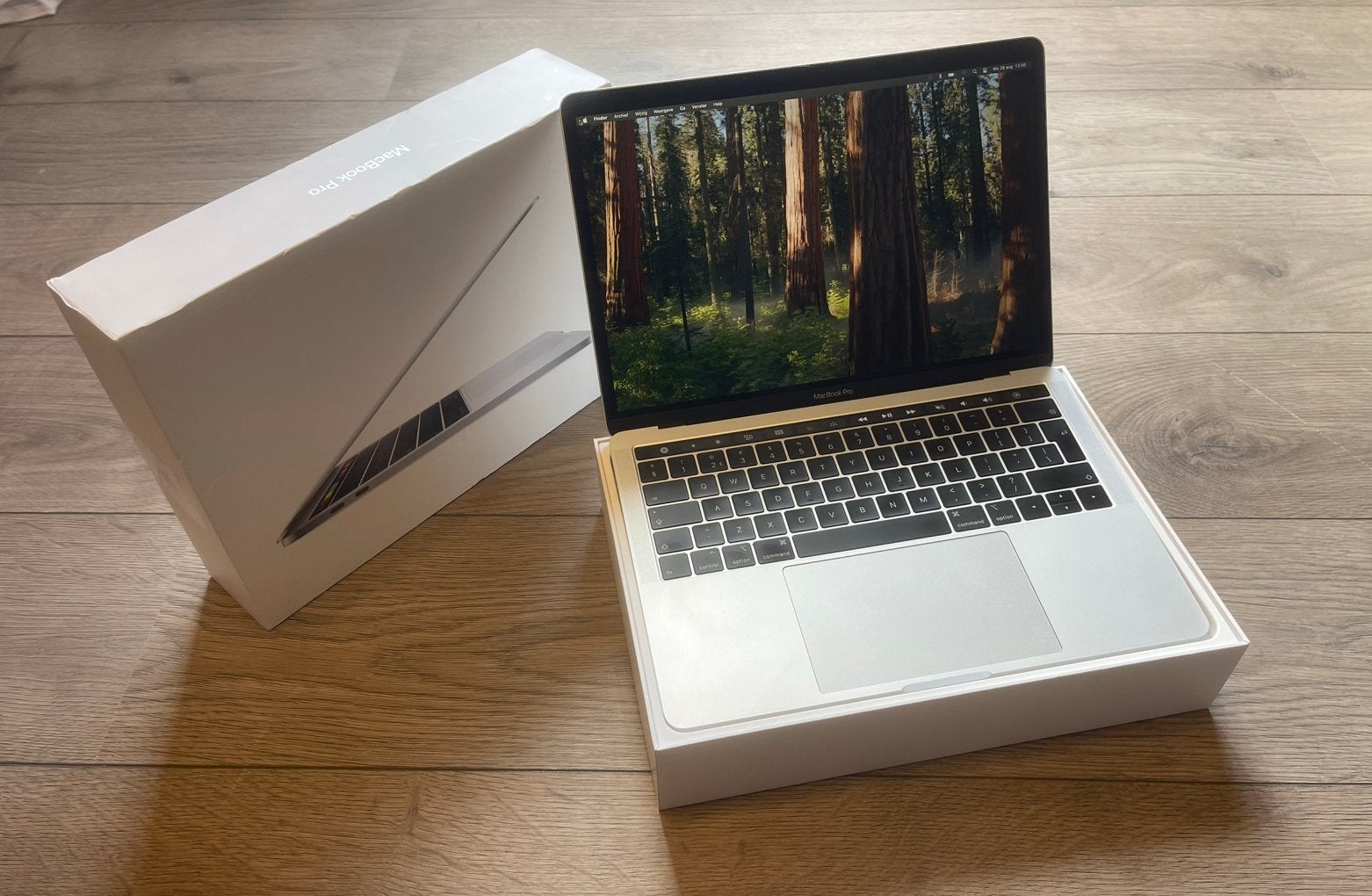 Barre tactile  MacBook Pro 13” 2018 i5 8 Go 256 Go — Boîte, MacBook Pro, 256 GB, Enlèvement ou Envoi, Comme neuf