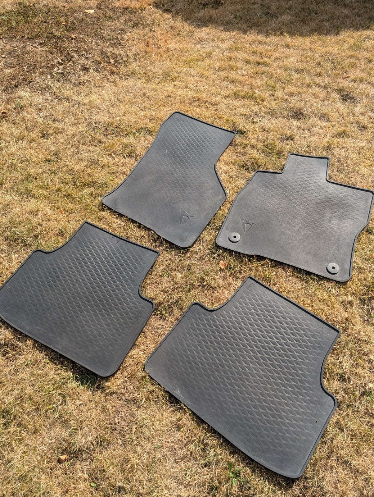 Tapis caoutchouc Cupra Formentor / Leon, Enlèvement, Comme neuf