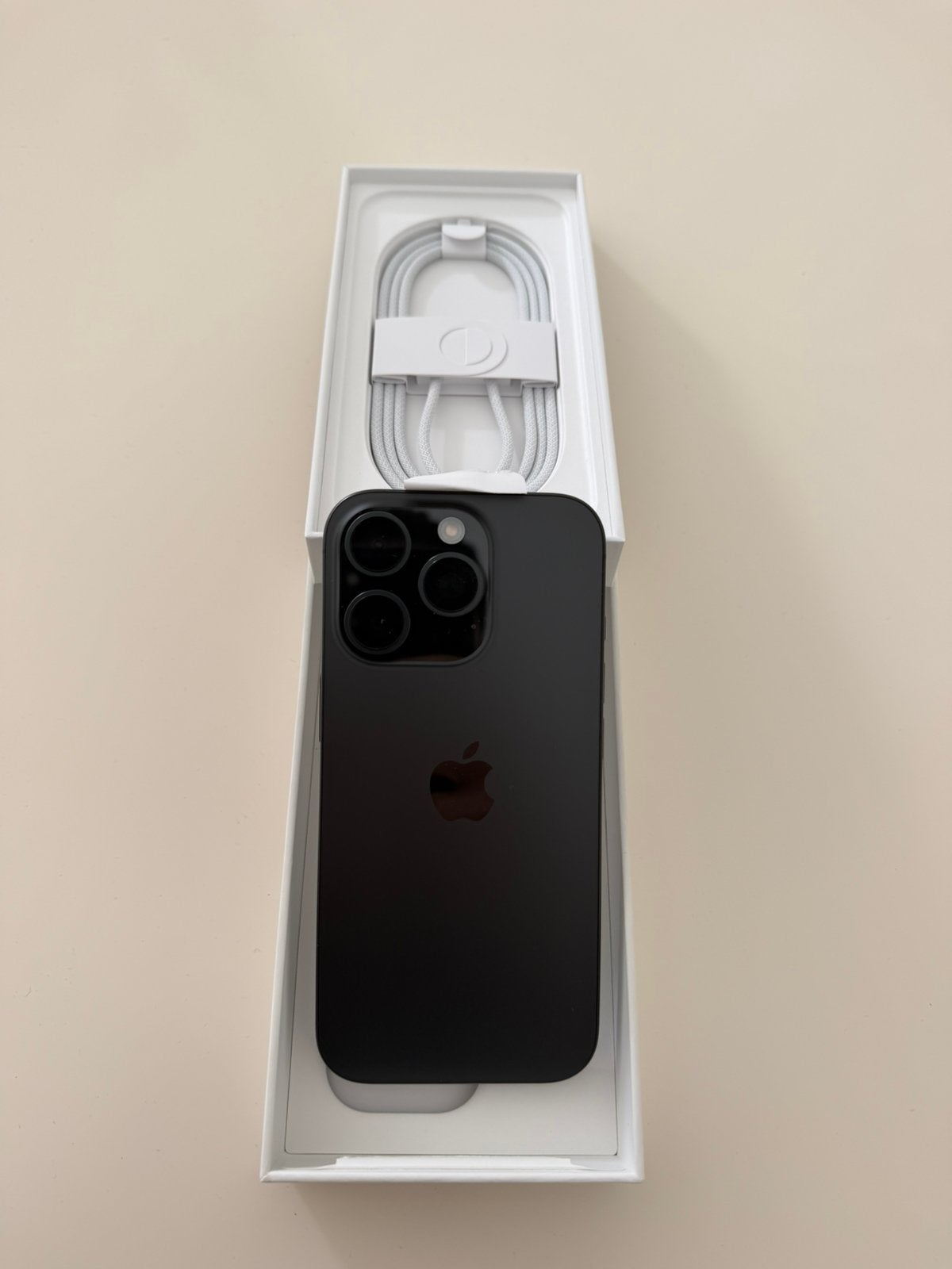 İphone 16 pro black titanyum 256 gb, Telecommunicatie, Ophalen, Zo goed als nieuw