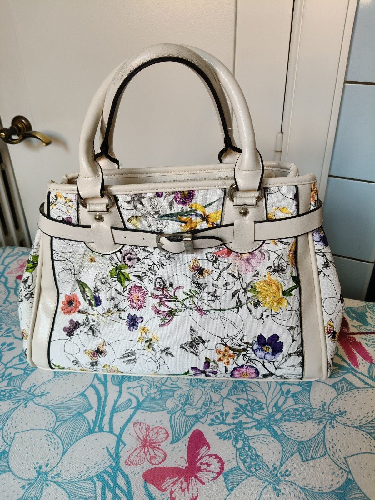 Handtas basis wit met bloemen en beige afwerking, Enlèvement ou Envoi, Comme neuf, Blanc, Sac à main