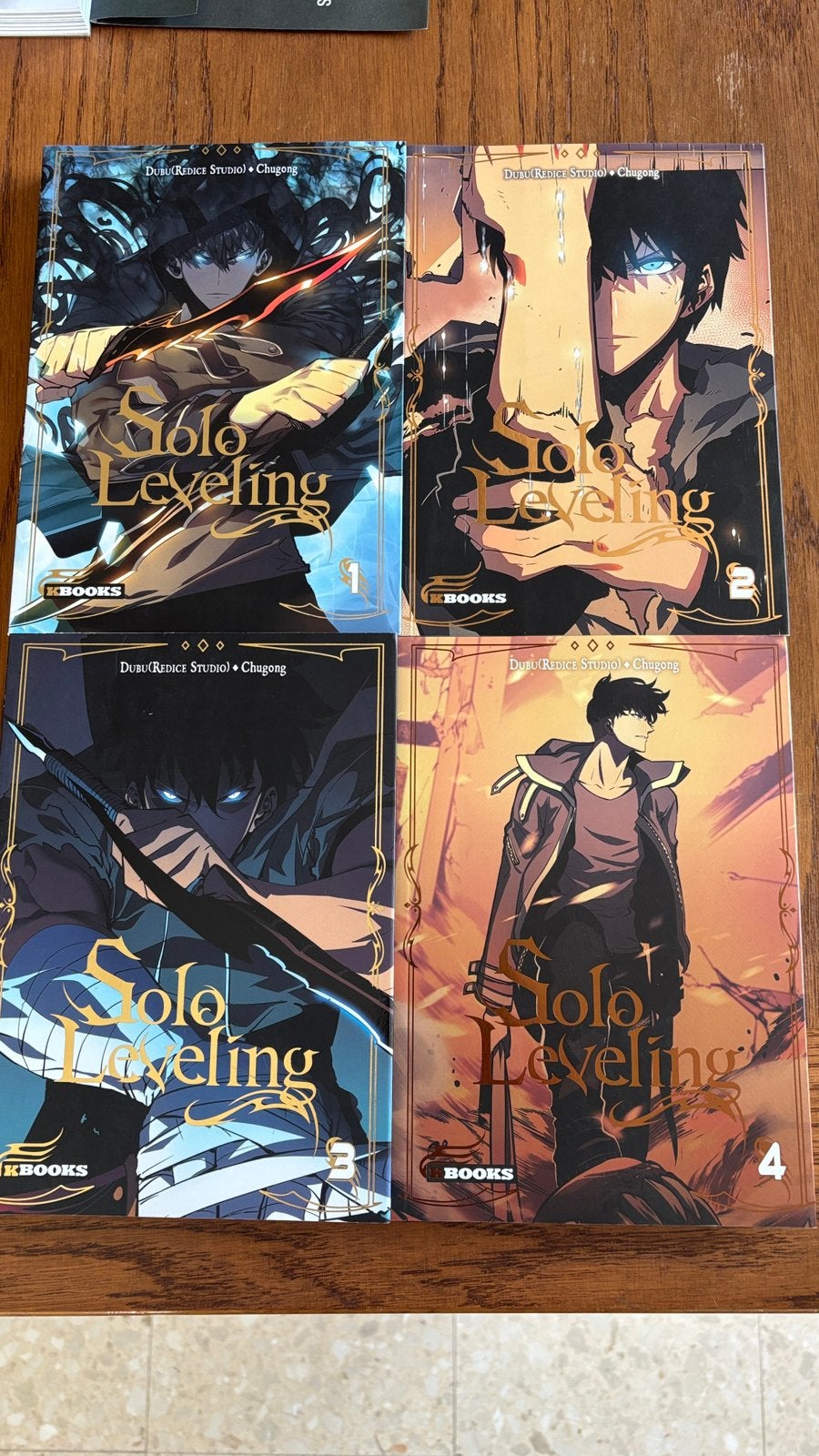 Solo Leveling Volume 1 tot 4 Nickel State!, Ophalen of Verzenden, Zo goed als nieuw