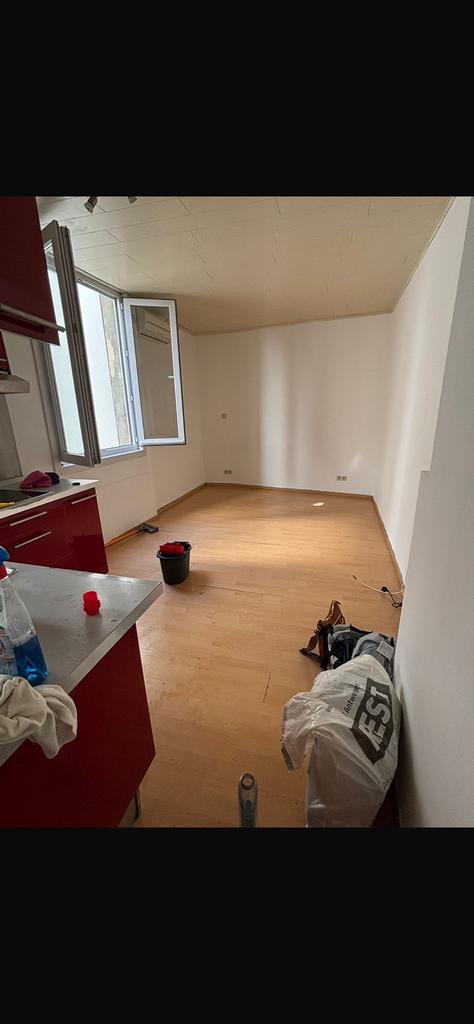 Kleine studio Centrum Antwerpen aan kaaien te huur. Super, Immo