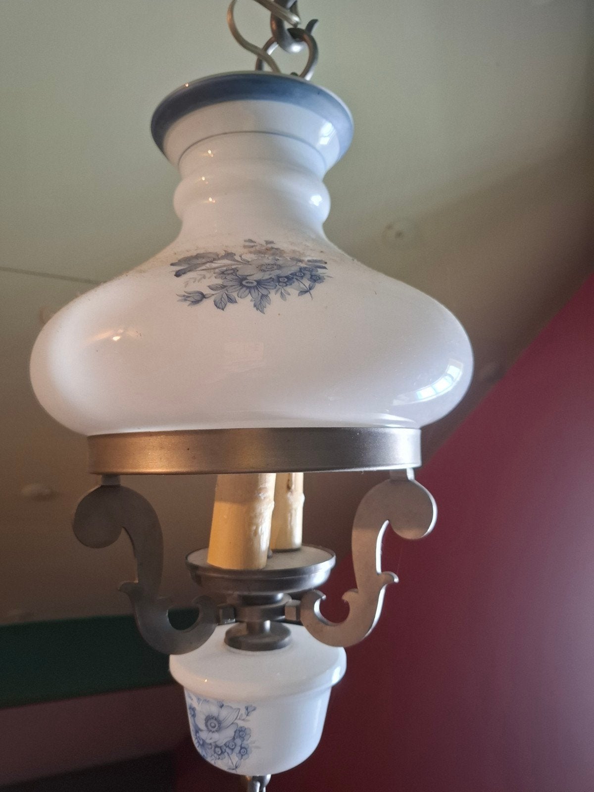 Tinnen luster met porseleinen kap en 2 lampen, Ophalen