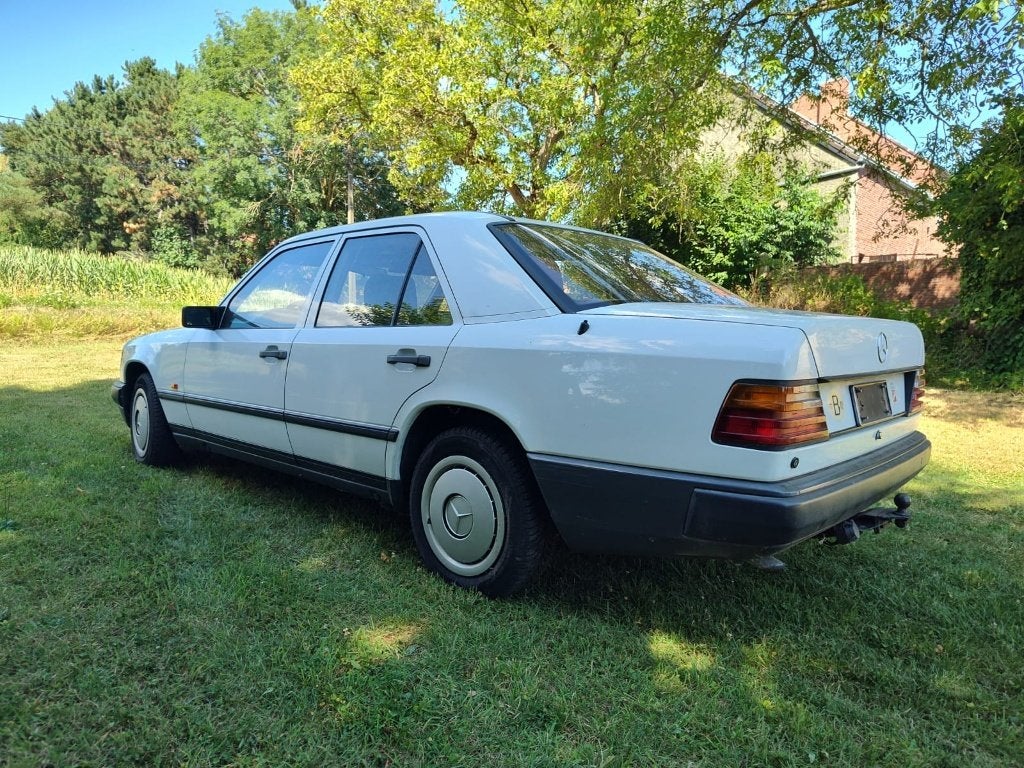 Oldtimer Mercedes 124, BJ 1988, foto 6