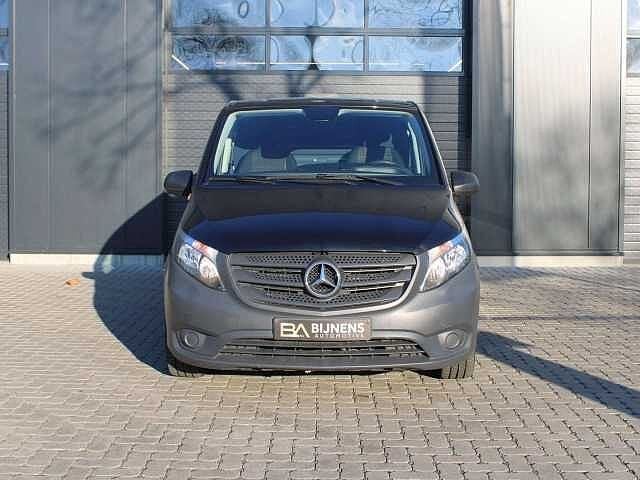 Mercedes-Benz Vito 114 CDI L3 / trekhaak / camera, Auto's, Bestelwagens en Lichte vracht, Automaat, Zwart, Diesel, 2 zetels