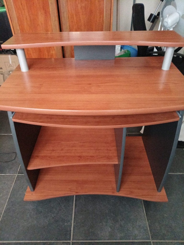 Bureau informatique avec étagère pour écran et rangements, 70 à 120 cm, Panneaux aspect bois, 70 à 120 cm, Enlèvement