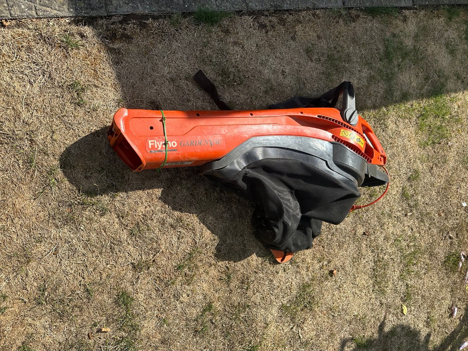 Flymo GardenVac 1500, Jardin & Terrasse, Enlèvement, Utilisé, Électrique, Avec sac de ramassage