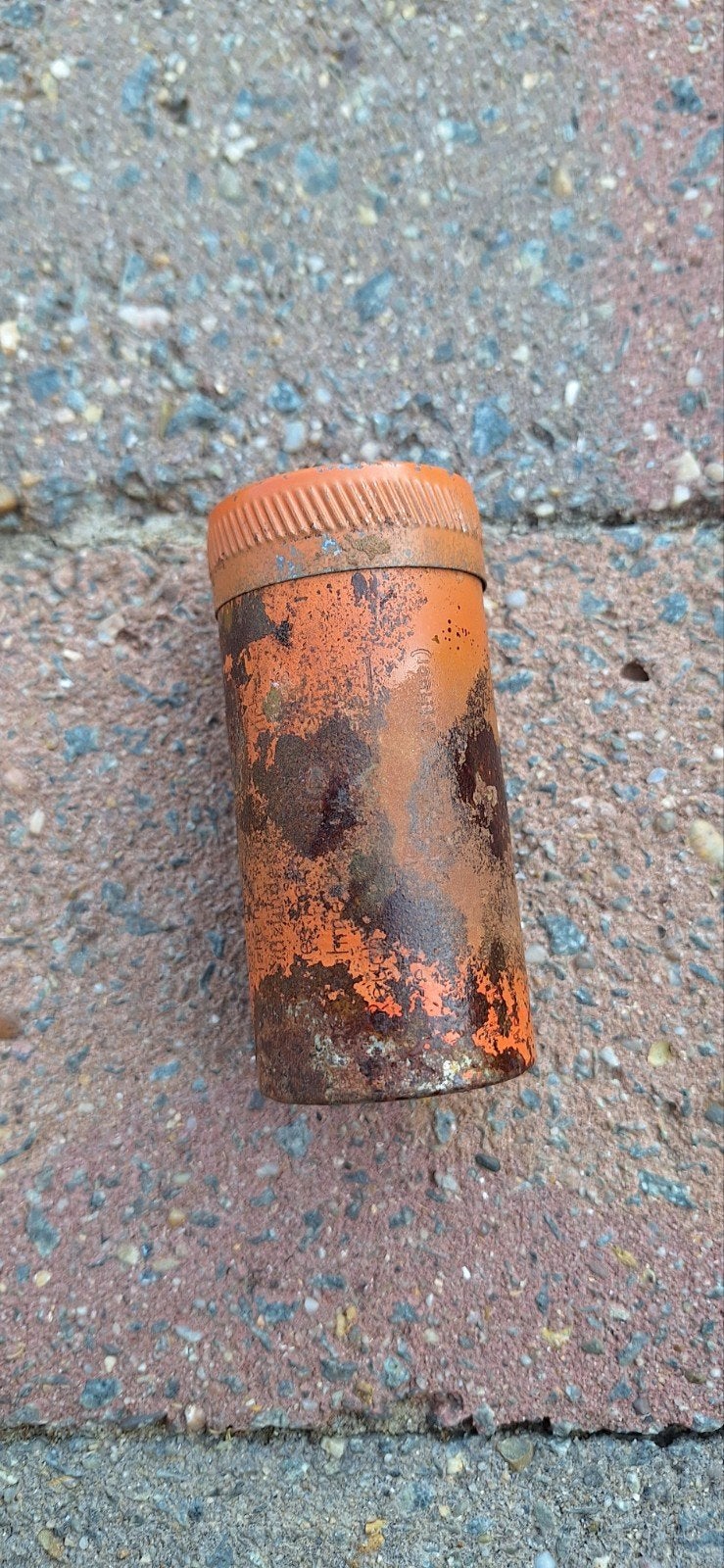 Fumigène de survie allemand, Enlèvement